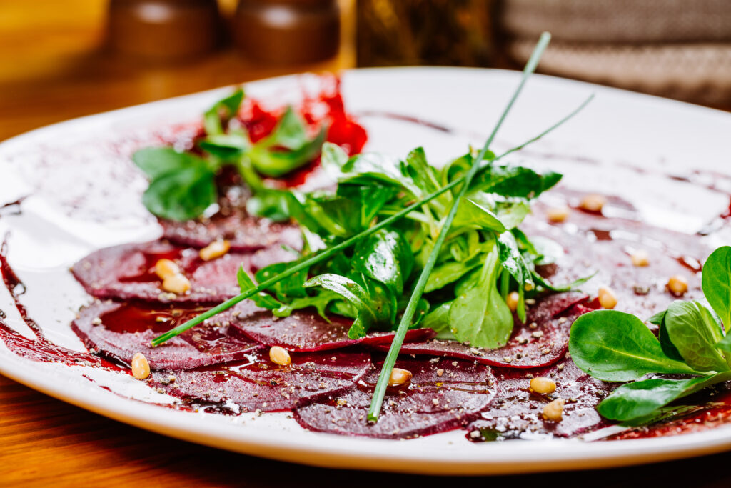 Carpaccio de betteraves avec sauce