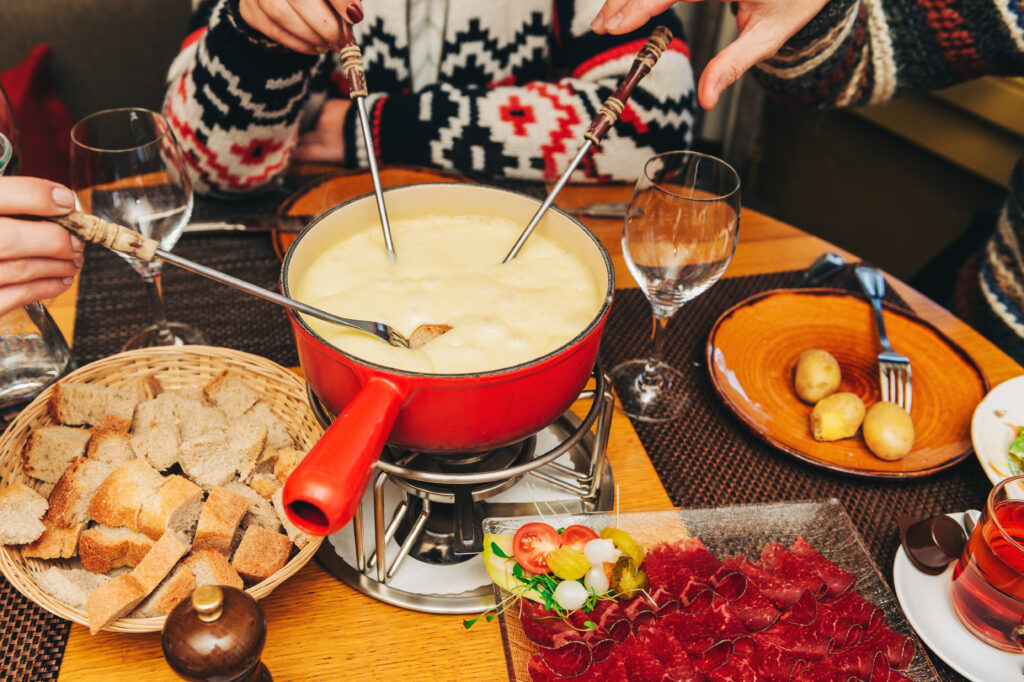 Fondue dans un restaurant suisse