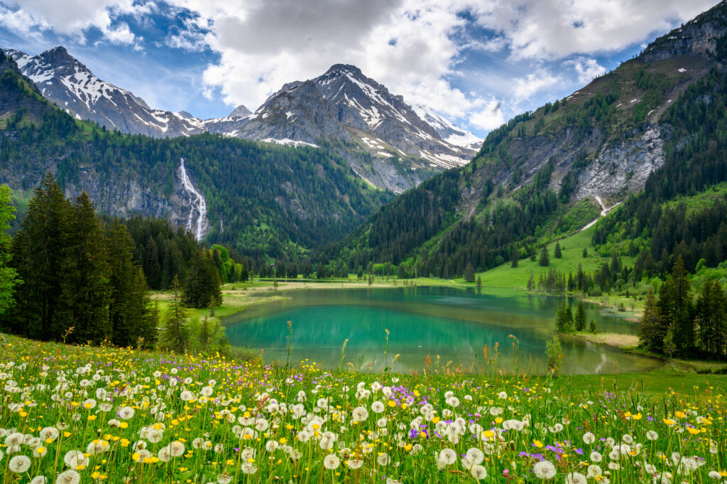 Lake Lauenensee in spring