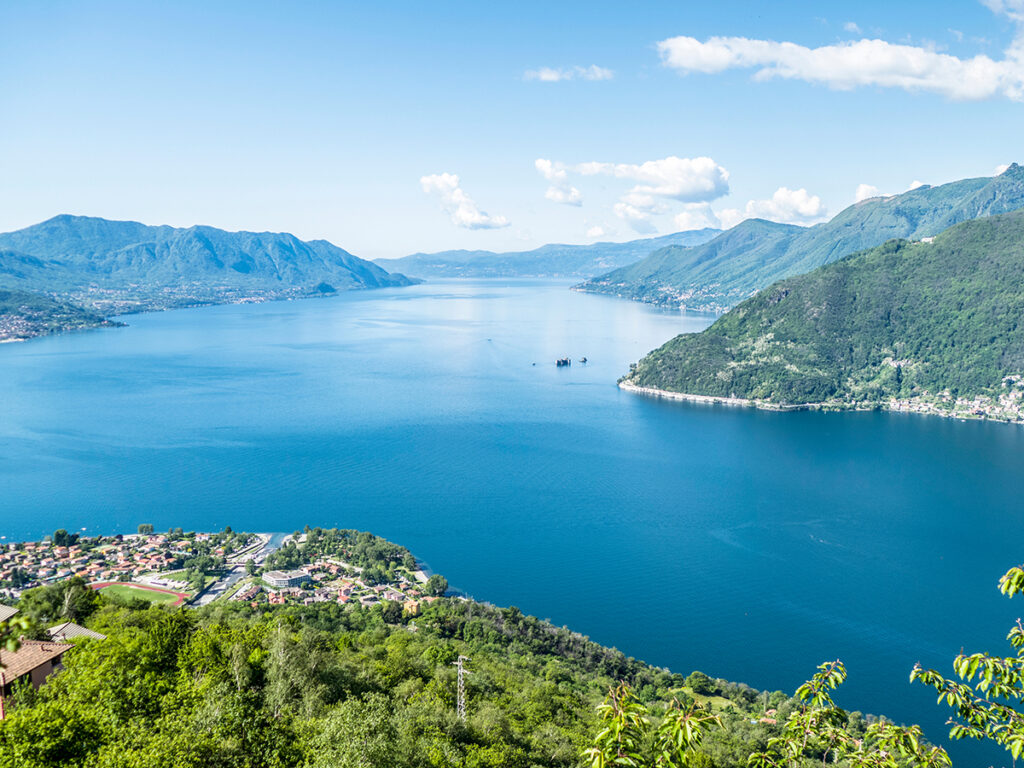 Vue aérienne du lac Majeur