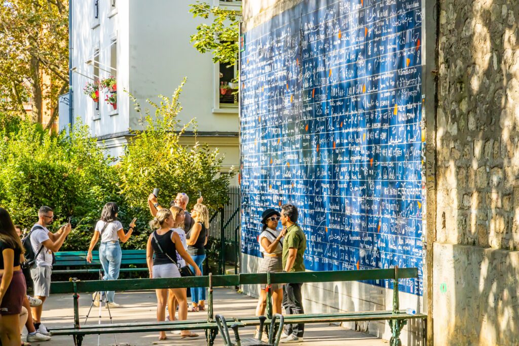 le Mur des Je T'aime, à Montmartre, à Paris, en France.
