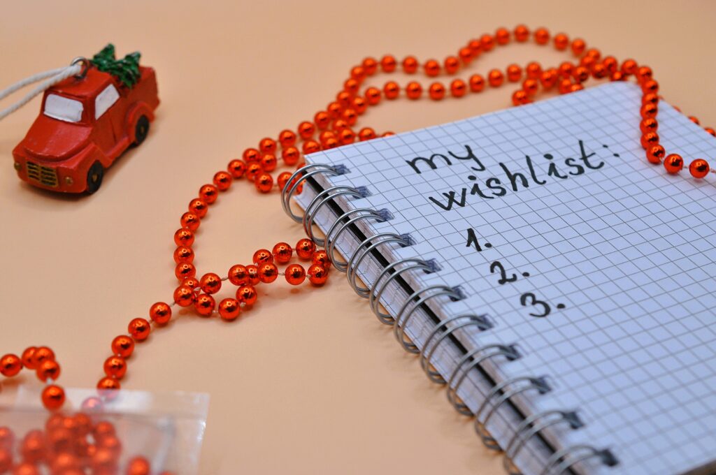 ma wishlist écrire entre décorations de noël - liste pour le Père Noël - wishlist de noël 