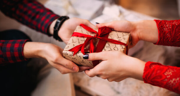 Que peut-on offrir à Noël à quelqu’un qu’on connaît peu ?