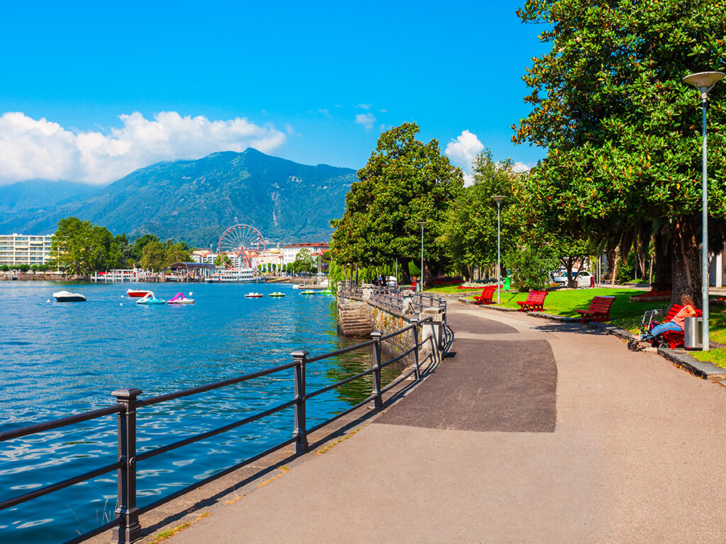 Passeggiata sul lungolago di Locarno