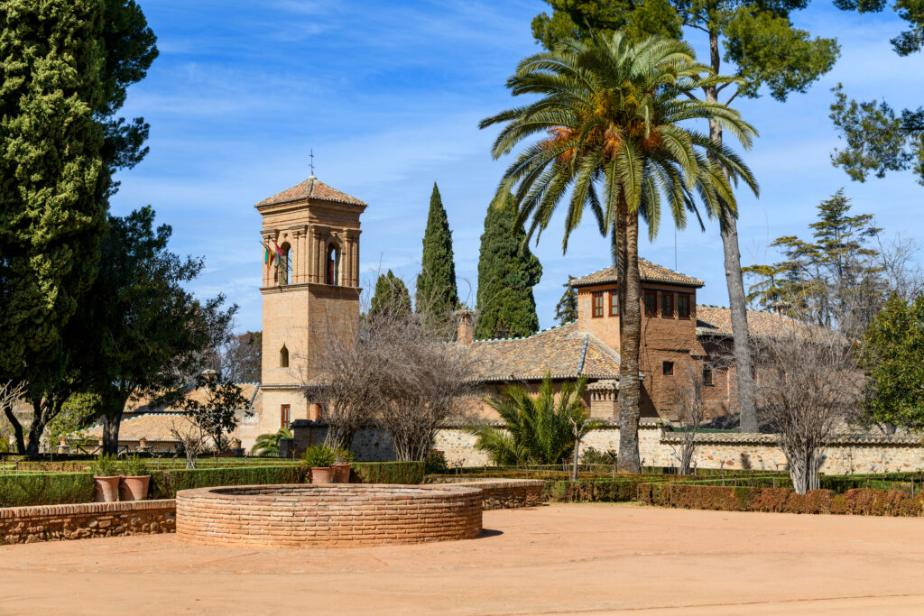 Parador rodeado por jardines