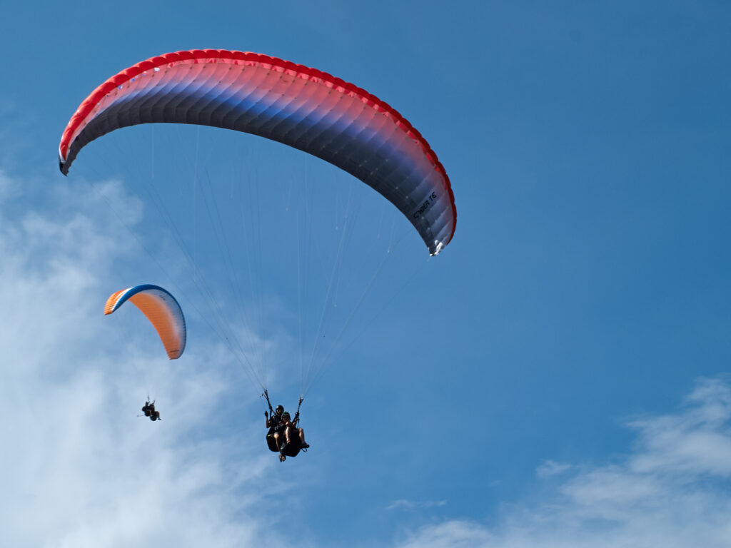 Vuelo de parapente en pareja