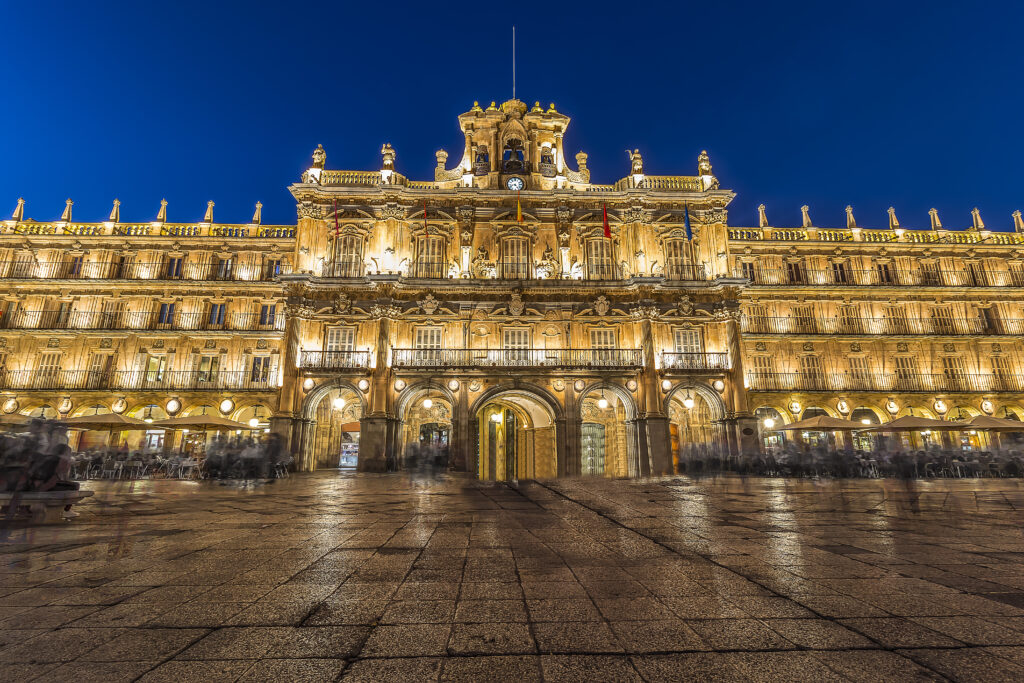 La Plaza Mayor de León de noche