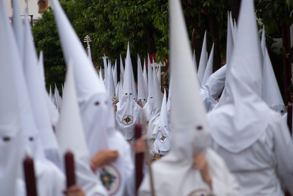 Cofradía en una procesión