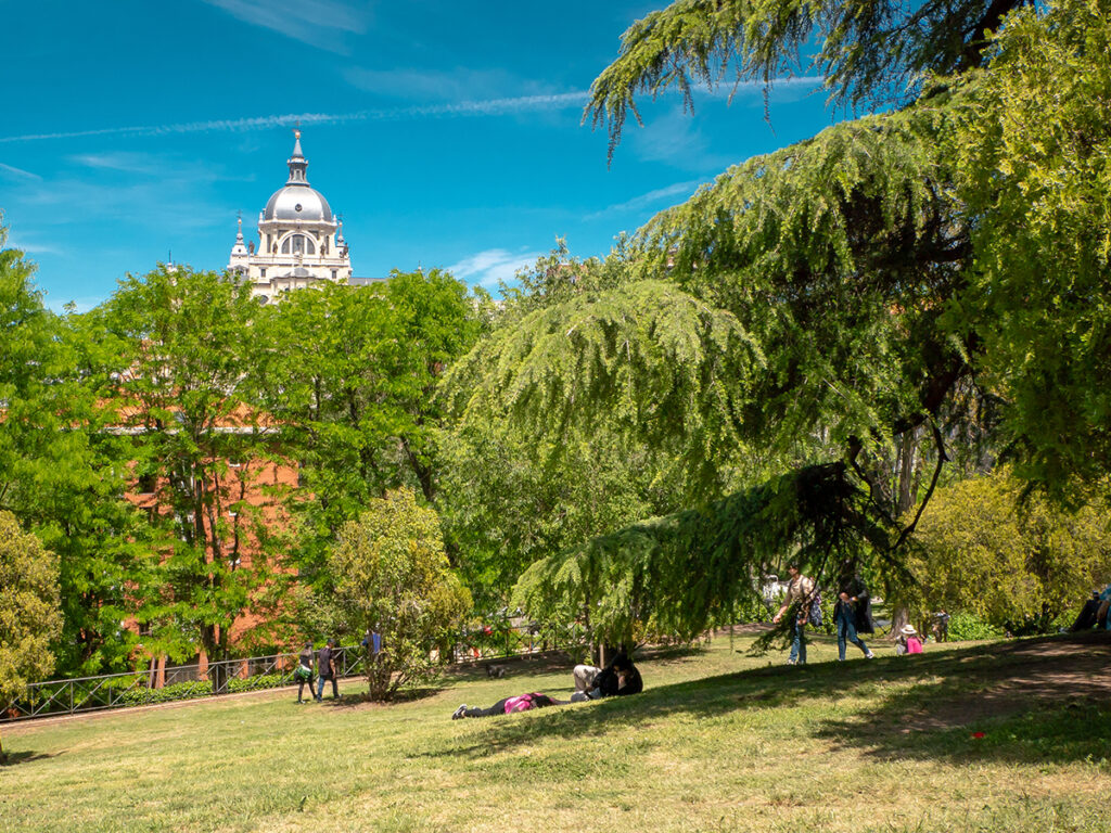 Vista de la Catedral de la Almudena desde Las Vistillas