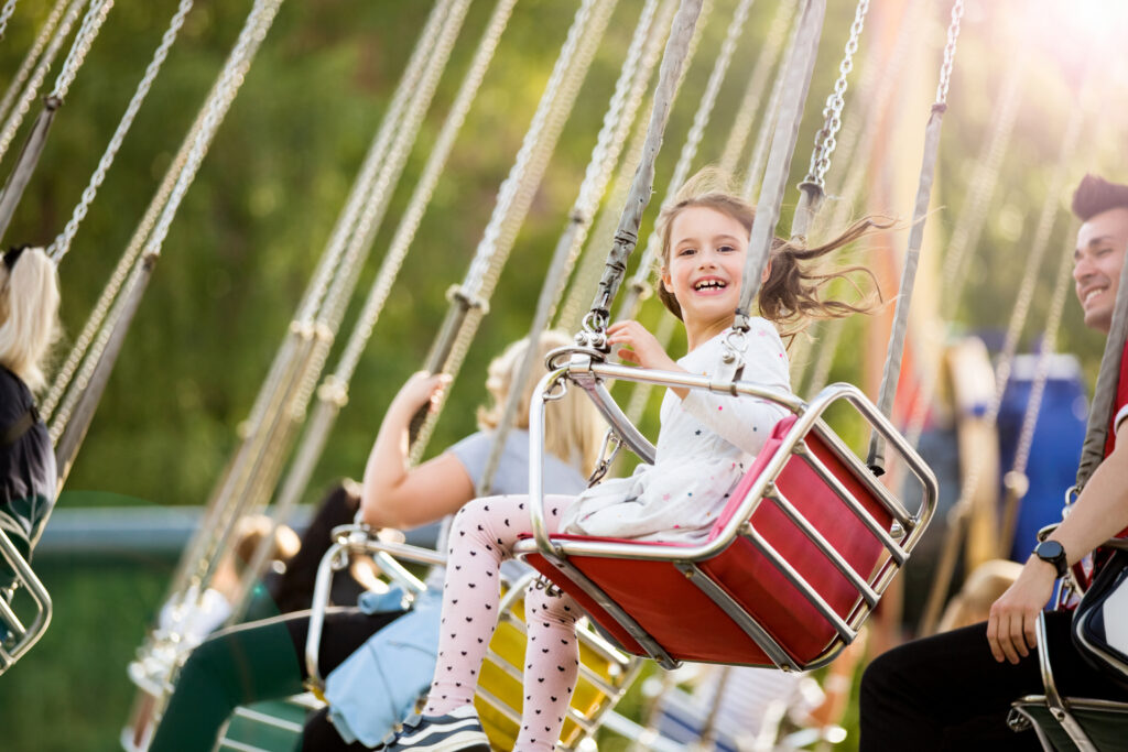 niña en parque temático