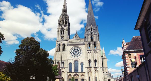 Zoom sur la Cathédrale de Chartres et son histoire incroyable !