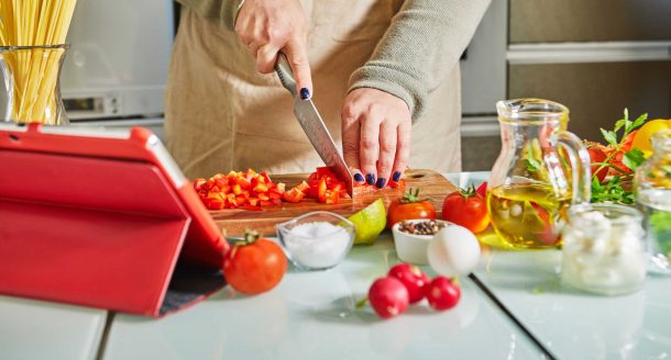 Cours de cuisine en ligne pour les gourmands et les chefs en herbe !