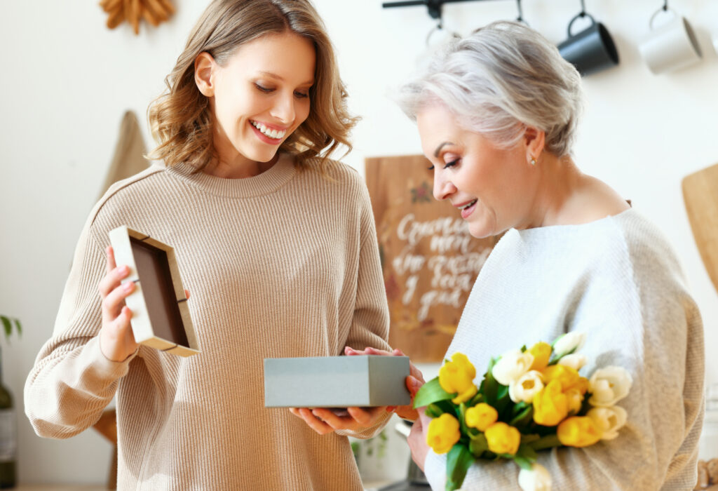 Cadeau et fleurs pour grand-mère