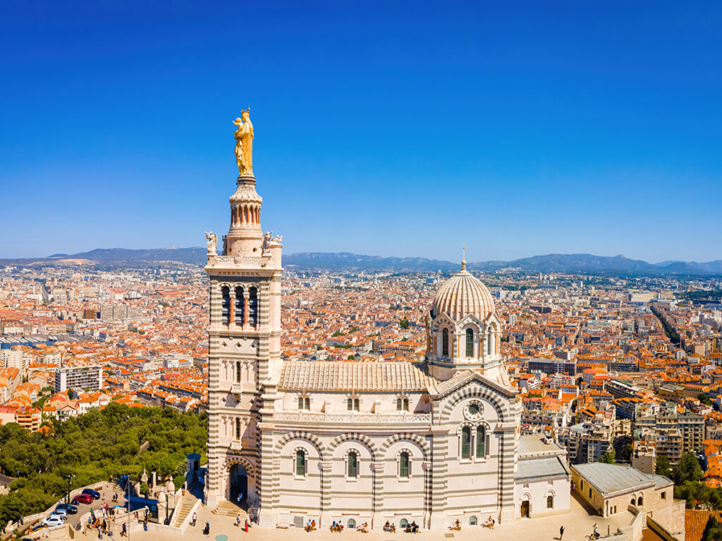 Vue aérienne sur la basilique Notre-Dame de la Garde