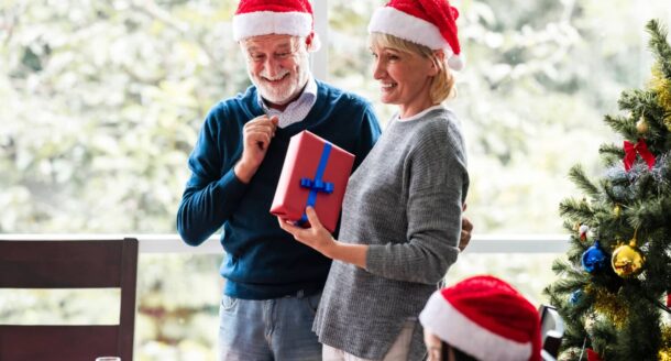 Pas facile de trouver un cadeau de Noël pour grand-parent ? On vous souffle de belles idées !