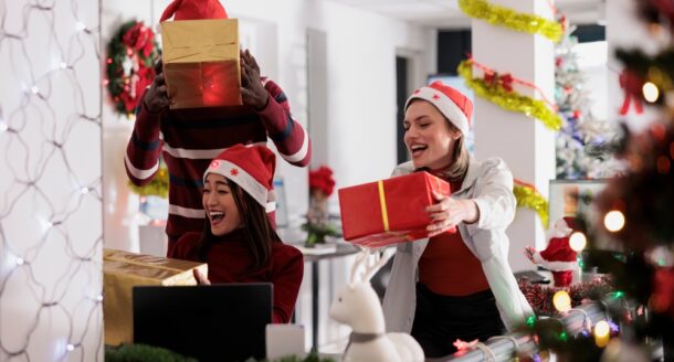 12 idées cadeaux de Noël pour vos collègues de travail