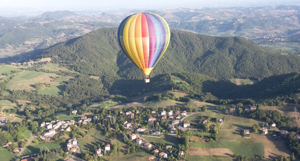 Love is in the air: romantici voli in mongolfiera nei cieli d’Italia