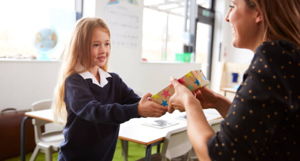 Arrivederci, scuola! 👋🏻 10 regali per le maestre a fine anno scolastico
